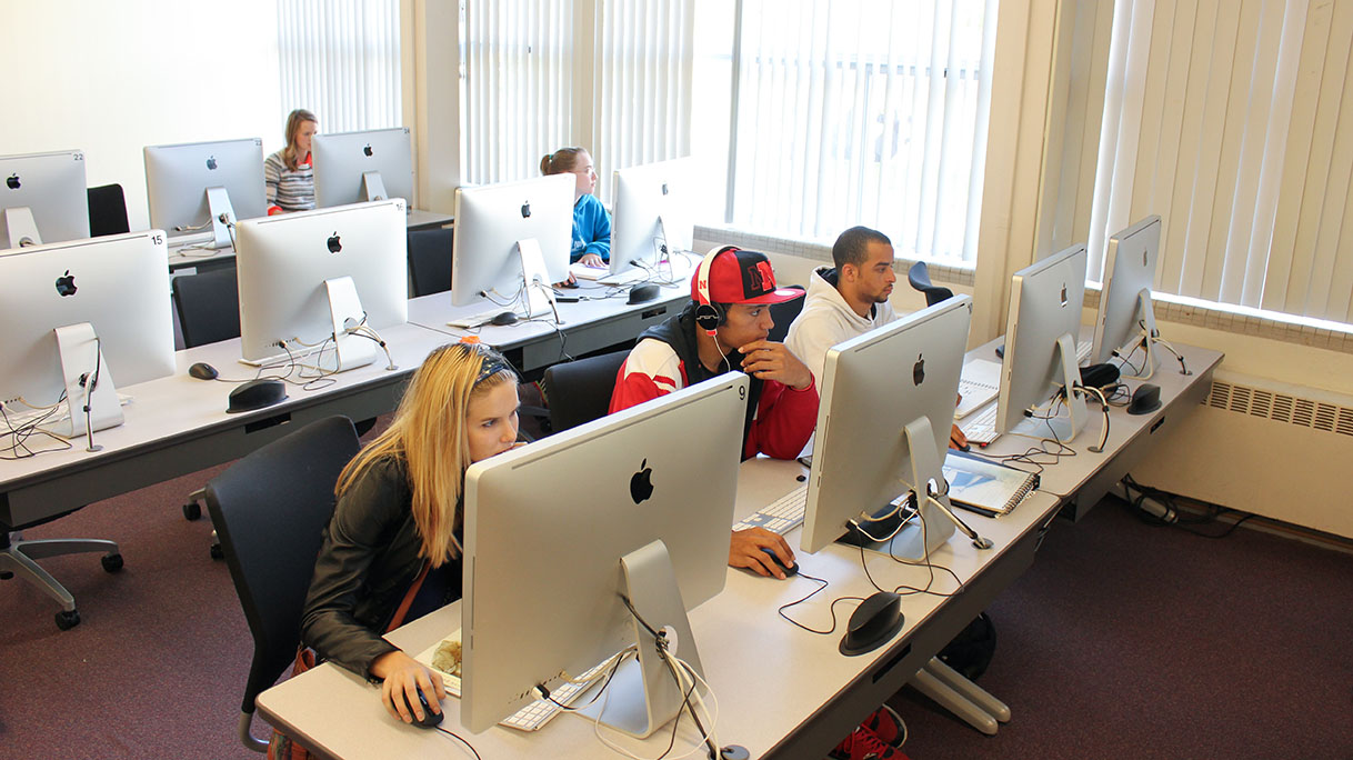 Image of a Graphic Design Classroom