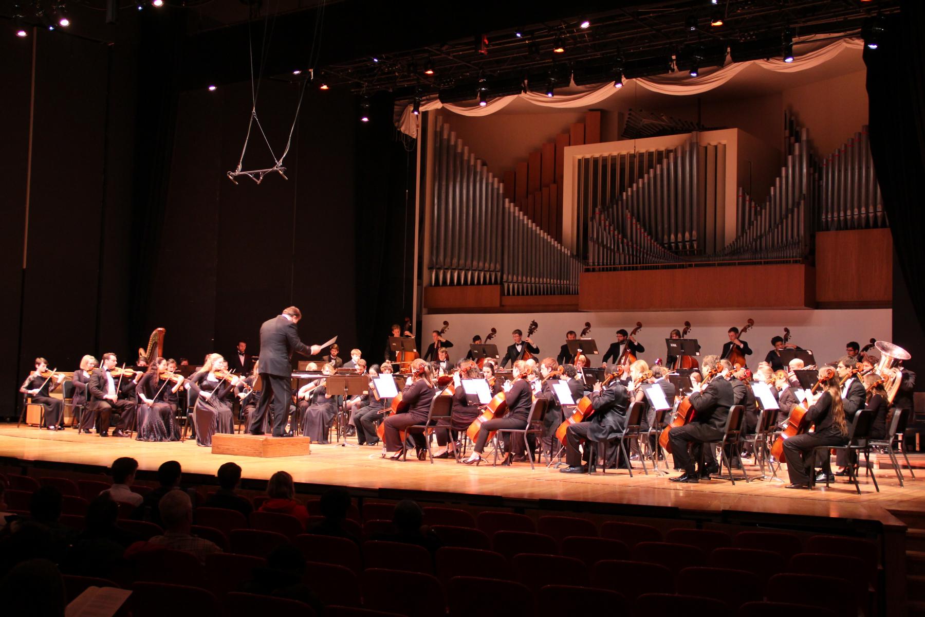 UNL Symphony performing