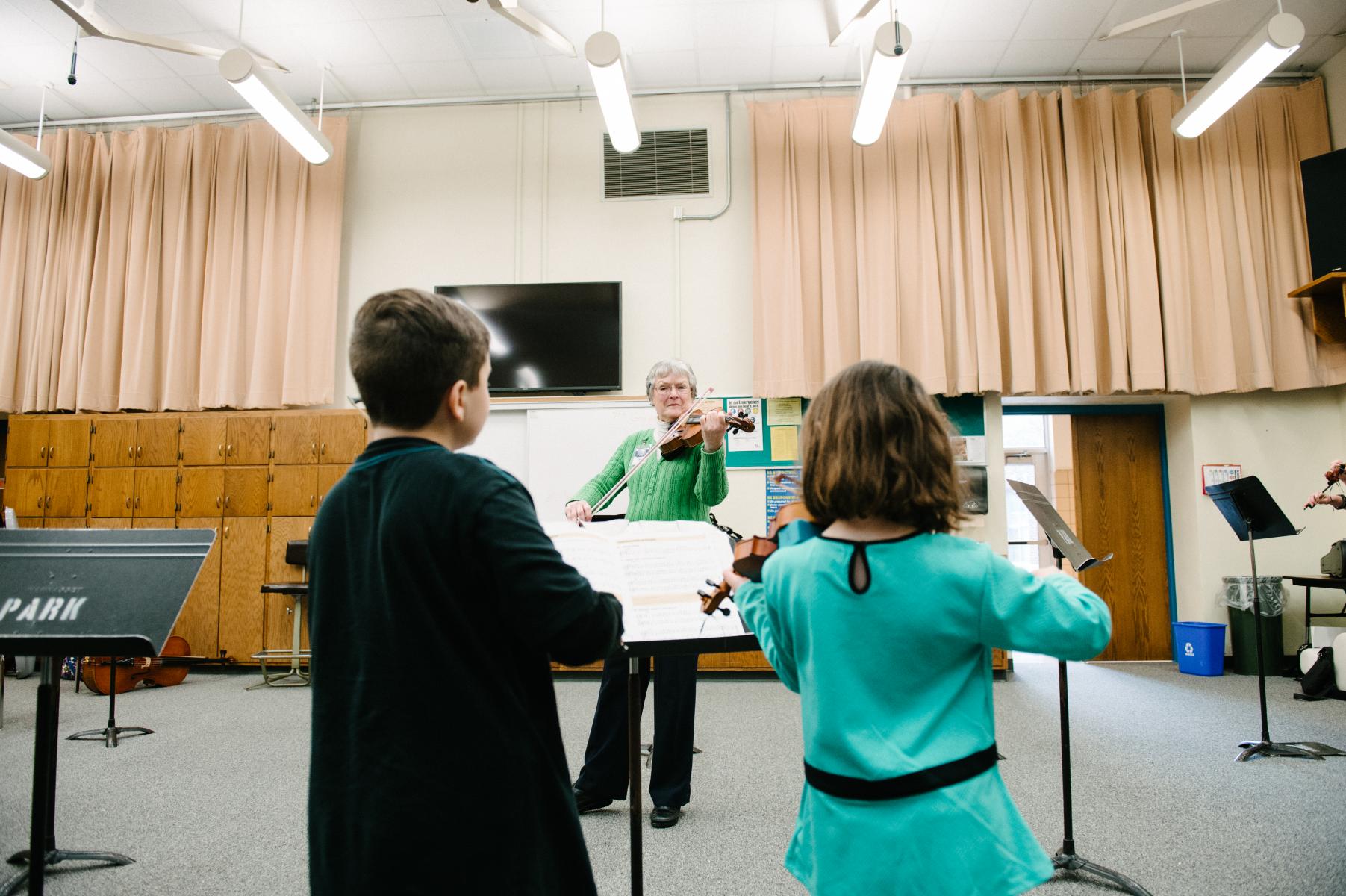 Master Teacher works with String Project students