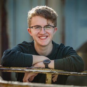 Daniel Helzer headshot