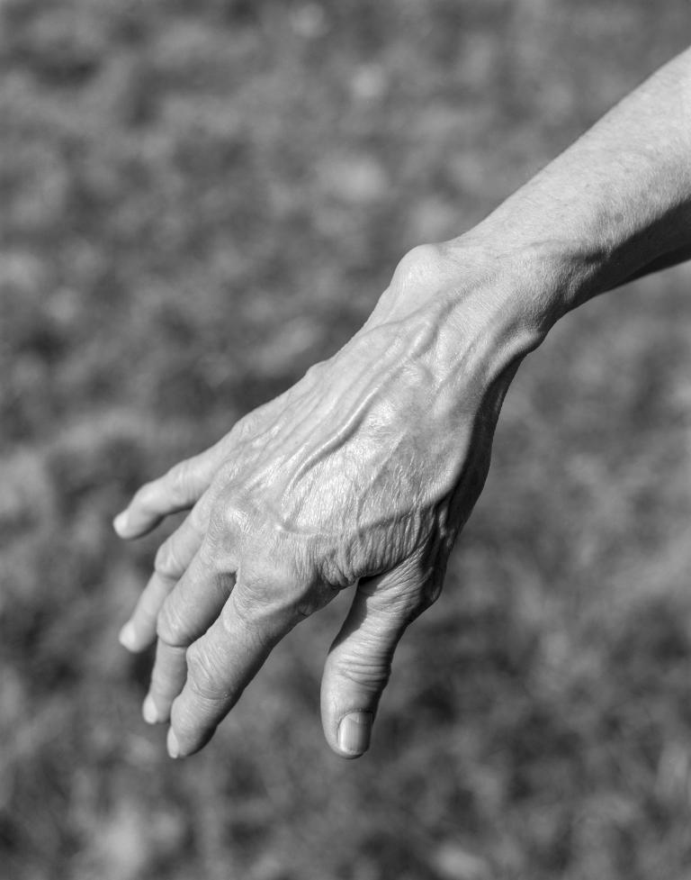 Laura Cobb, “my mother’s hand,” archival pigment print, 2022. 